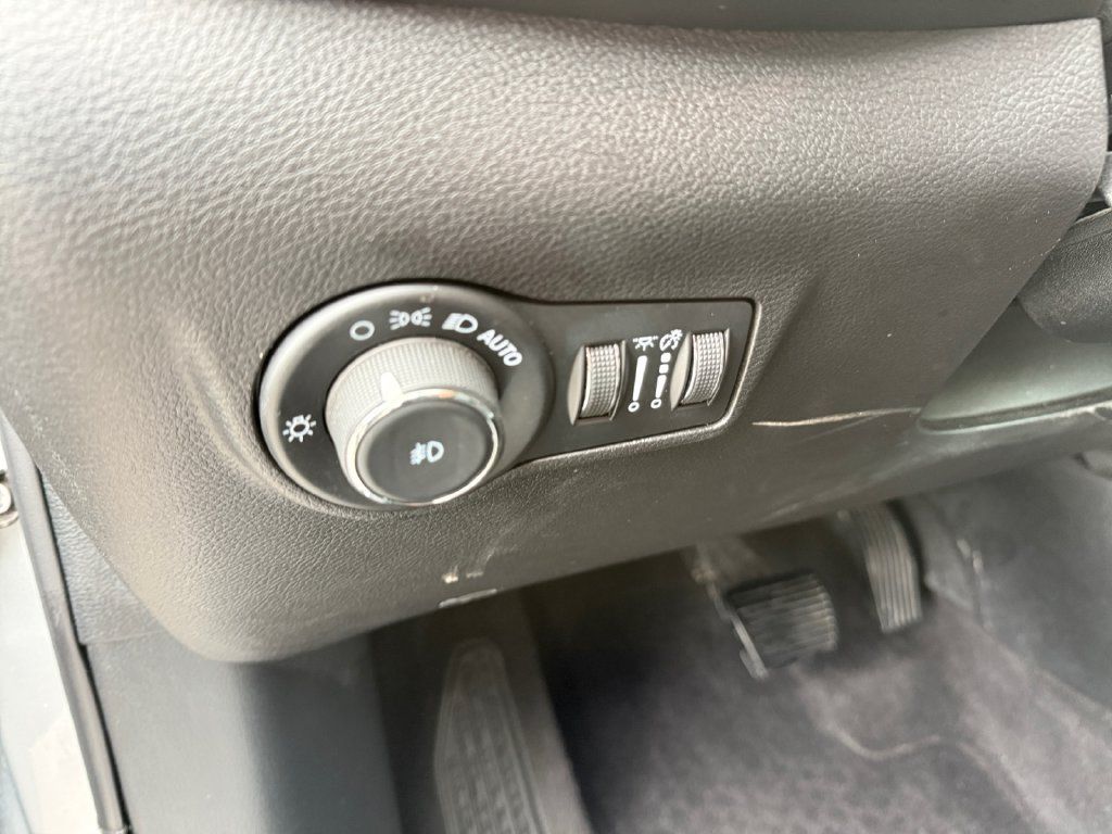 Used 2024 Jeep Compass Trailhawk AWD/4WD image 25