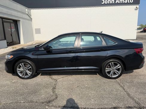 Used 2024 Volkswagen Jetta SE FWD image 2