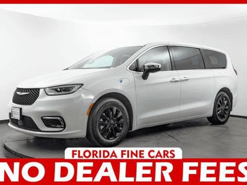 Used 2023 Chrysler Pacifica Limited FWD image 1