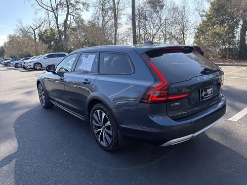 Certified 2022 Volvo V90 B6 Cross Country image 42