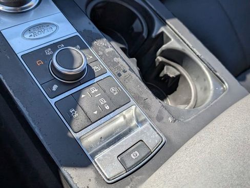 Used 2020 Land Rover Discovery Landmark image 27
