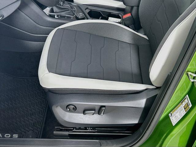 New 2027 Volkswagen Taos SE AWD/4WD image 18
