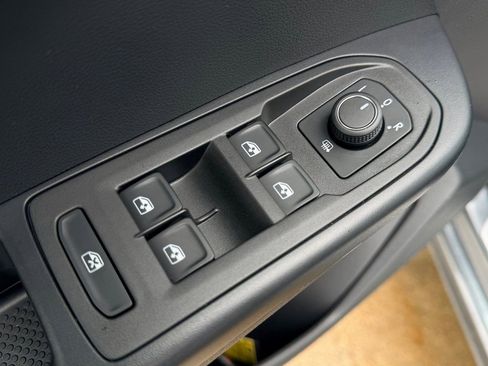 Used 2025 Volkswagen Taos SEL image 13