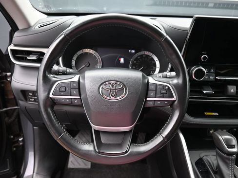 Used 2023 Toyota Highlander L AWD/4WD image 16