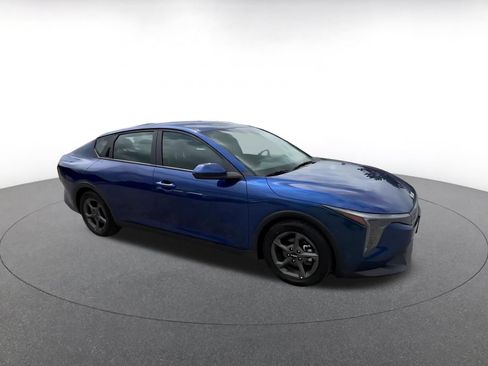 Used 2025 Kia K4 FWD image 2