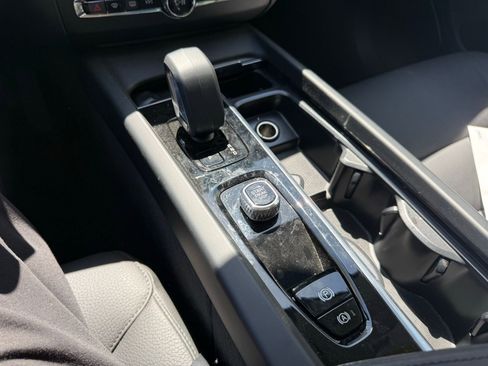 Used 2025 Volvo XC60 B5 Plus image 20