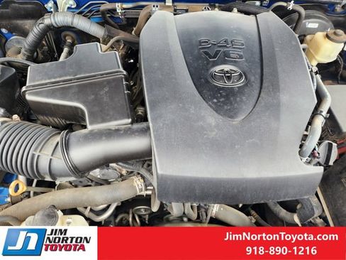 Used 2017 Toyota Tacoma TRD Sport w/ Tow Package RWD image 31