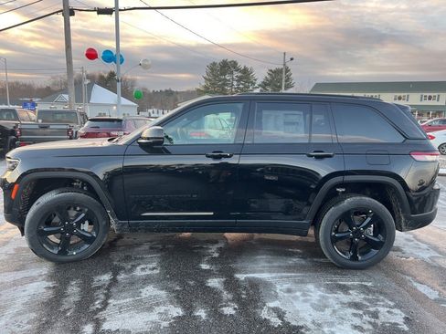 New 2025 Jeep Grand Cherokee Altitude image 4