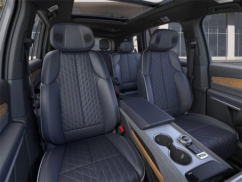 New 2026 Cadillac Vistiq Premium Luxury image 16