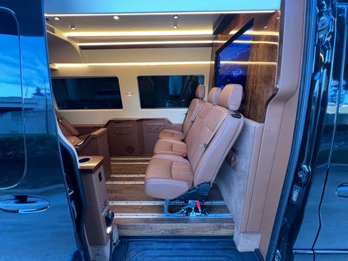 Used 2019 Mercedes-Benz Sprinter 144 image 18