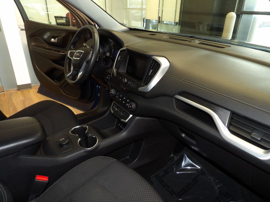 Used 2024 GMC Terrain SLE AWD/4WD image 13