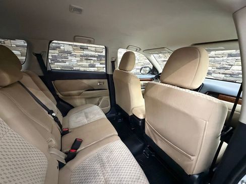 Used 2014 Mitsubishi Outlander GT AWD/4WD image 28