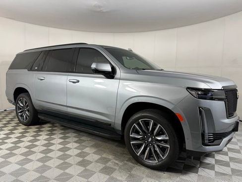 Used 2024 Cadillac Escalade ESV Sport w/ Heavy-Duty Trailer Package image 11