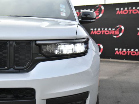 Used 2024 Jeep Grand Cherokee L Laredo image 11