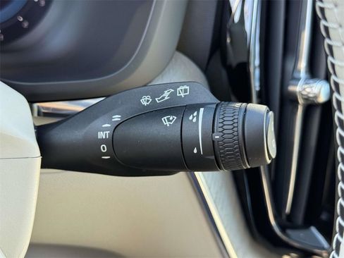 Used 2023 Volvo XC60 B5 Plus image 22