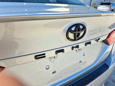 Used 2022 Toyota Camry SE image 13