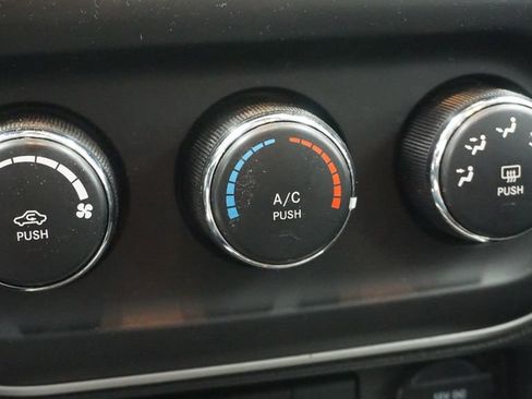 Used 2014 Jeep Compass Latitude w/ Sun/Sound Group image 29