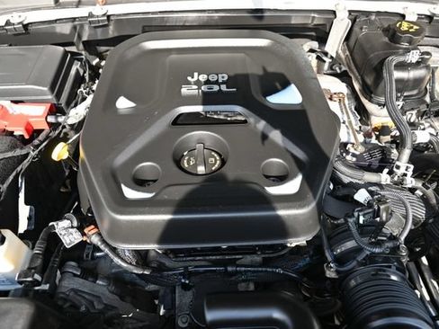Used 2019 Jeep Wrangler Unlimited Sahara AWD/4WD image 17