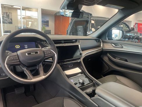 New 2026 Jeep Grand Cherokee Altitude image 11
