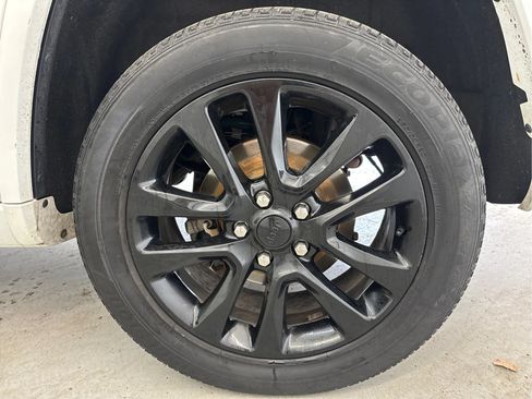 Used 2017 Jeep Grand Cherokee Altitude AWD/4WD image 29