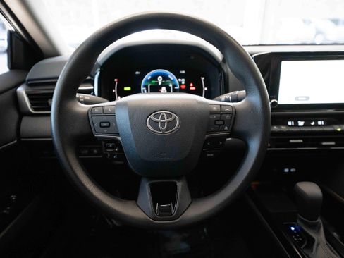 Used 2025 Toyota Camry LE image 21