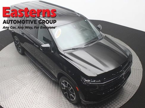 Used 2022 Chevrolet Suburban RST w/ Luxury Package AWD/4WD image 3