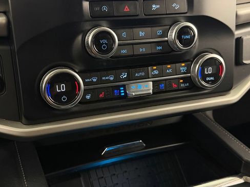 Used 2024 Ford Expedition XLT AWD/4WD image 19