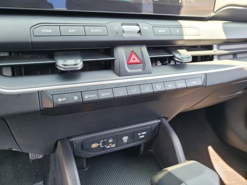 Used 2025 Kia K4 LXS FWD image 19