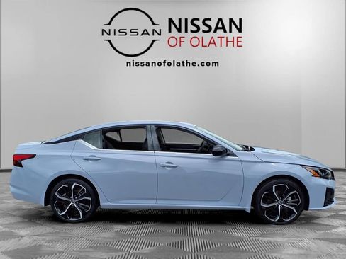 Used 2024 Nissan Altima 2.5 SR w/ SR Premium Package FWD image 30