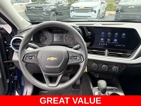 Used 2024 Chevrolet Trax LS w/ LS Convenience Package FWD image 17