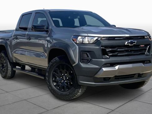 Used 2024 Chevrolet Colorado Trail Boss w/ Technology Package image 3