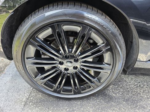 Certified 2023 Land Rover Range Rover SE image 9