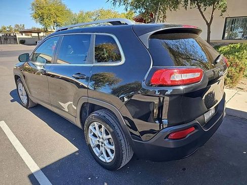 Used 2017 Jeep Cherokee Latitude image 3