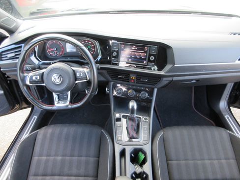 Used 2019 Volkswagen Jetta GLI image 17