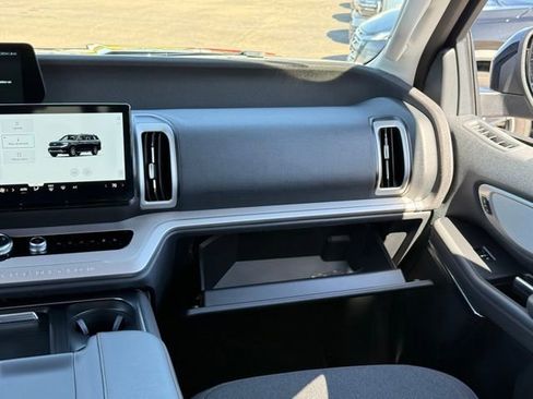 Used 2025 Ford Expedition Active image 35