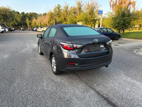 Used 2018 Toyota Yaris iA FWD image 3