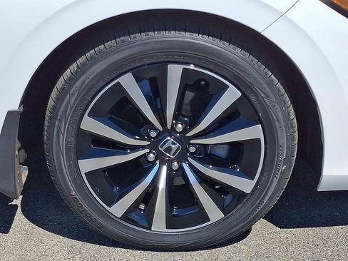 Used 2023 Honda Civic EX-L image 9