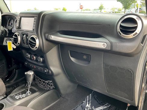 Used 2017 Jeep Wrangler Unlimited Sahara image 24