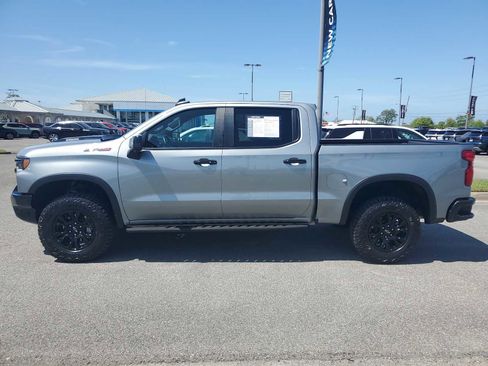 Used 2024 Chevrolet Silverado 1500 ZR2 w/ Technology Package AWD/4WD image 2
