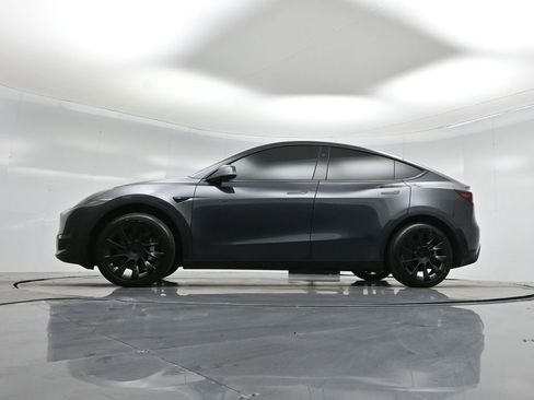 Used 2024 Tesla Model Y Long Range image 47