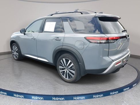 Used 2022 Nissan Pathfinder Platinum w/ Cargo Package image 9