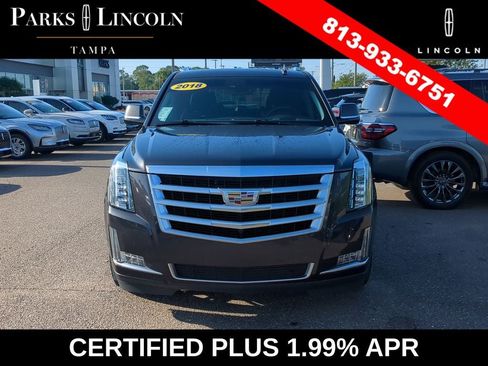 Used 2018 Cadillac Escalade Luxury AWD/4WD image 2