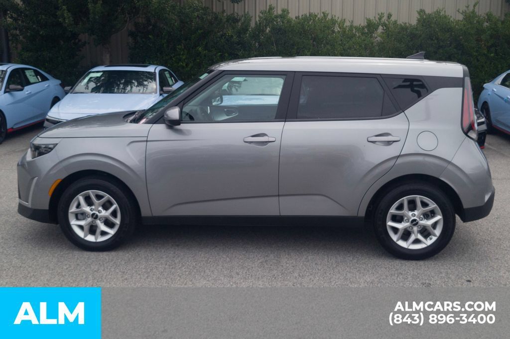 Used 2025 Kia Soul LX FWD image 10