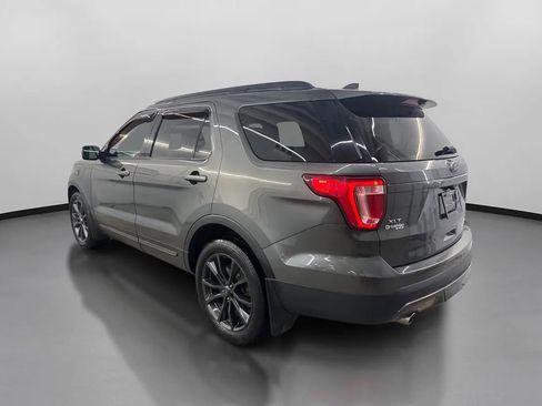 Used 2017 Ford Explorer XLT w/ XLT Technology Feature Bundle image 7