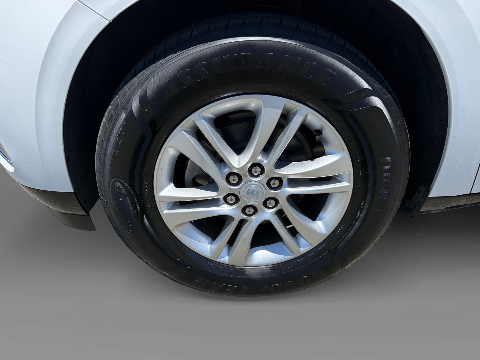 Used 2018 Buick Enclave Essence FWD image 9