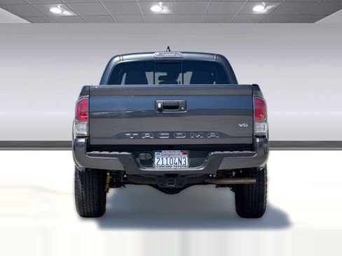 Used 2022 Toyota Tacoma TRD Off-Road w/ Technology Package AWD/4WD image 9