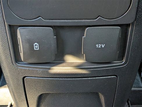 Used 2022 Ford Explorer XLT image 14