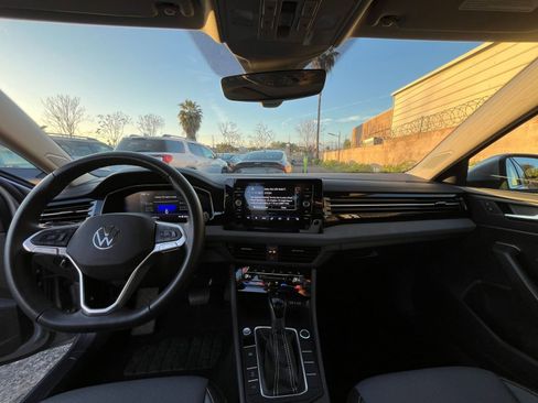 Used 2025 Volkswagen Jetta SE image 35