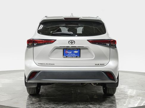 Used 2020 Toyota Highlander XLE image 5