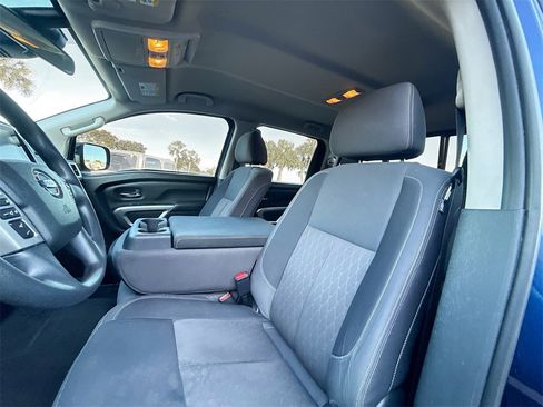 Used 2021 Nissan Titan SV image 19